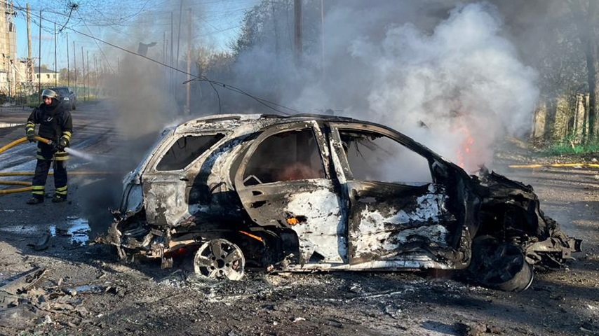 У Слов’янську горів автомобіль, у селищі Красноторка – господарська споруда