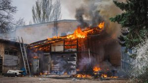 У Краматорську горів склад підприємства (фото, відео)