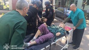 З села Маяки Святогірської громади евакуювали двох людей, серед них маломобільну жінку