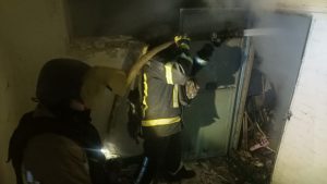 У Краматорську після удару БпЛА врятували від пожежі жінку