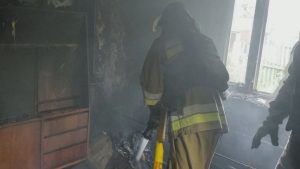 Після удару дрона у Слов’янську загорілися будинок та авто