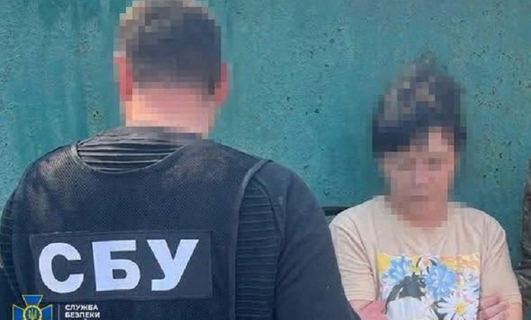 Роман з куратором та допити покупців: у Краматорську затримали продавчиню за коригування вогню