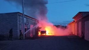 У Краматорську через влучання безпілотника згорів цивільний автомобіль