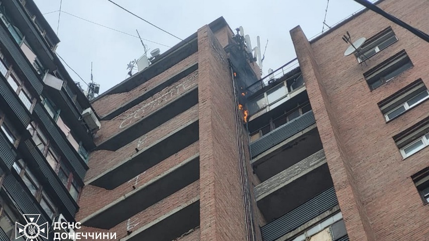 FPV-дрони атакували Краматорськ: горіли багатоповерхівка та автомобіль