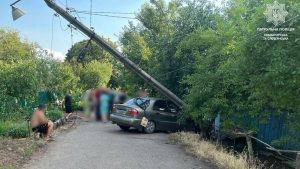П’яний водій у Краматорську врізався в електроопору