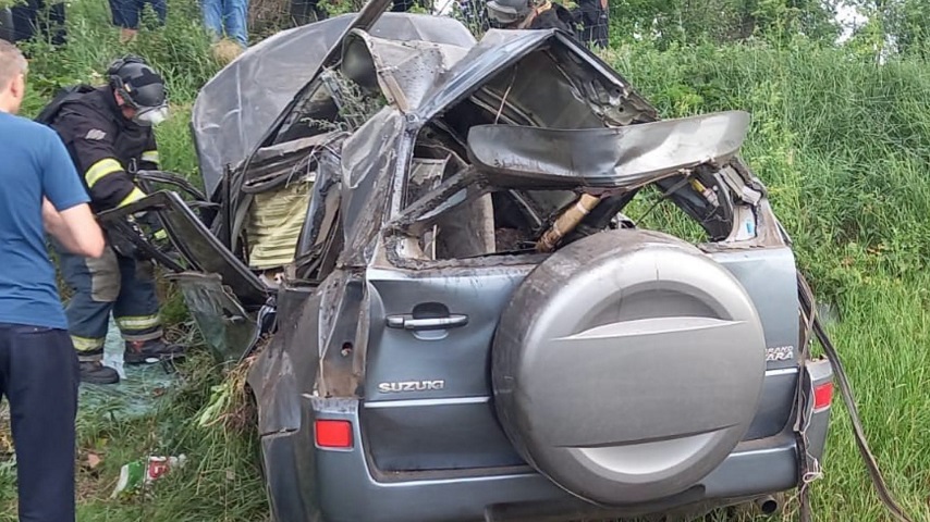 На Донеччині рятувальники деблокували водія з понівеченого авто