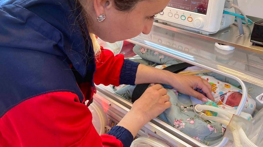 Медики швидкої врятували одноденне немовля після обстрілів Слов’янська