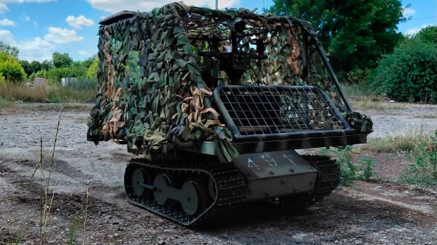 Морський дрон вперше в історії доставив бойового робота на окуповану Кінбурнську косу (Відео)