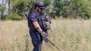 Сапери ДСНС очистили від мін майже 10 гектарів території Донеччини за тиждень