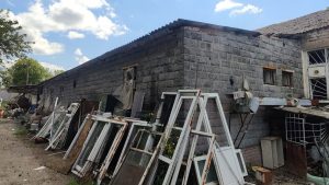 Ворог атакував Мирне авіабомбою та вдарив FPV-дроном по Семенівці