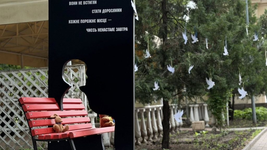 У Краматорську встановили інсталяцію в пам’ять про дітей, яких убила війна