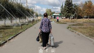 Порожні вулиці та вибиті вікна: як Краматорськ виборює життя під постійними обстрілами