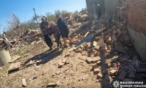 Евакуація під обстрілами триває: «Білі янголи» вивезли тих, хто вижив, з Олексієво-Дружківки 