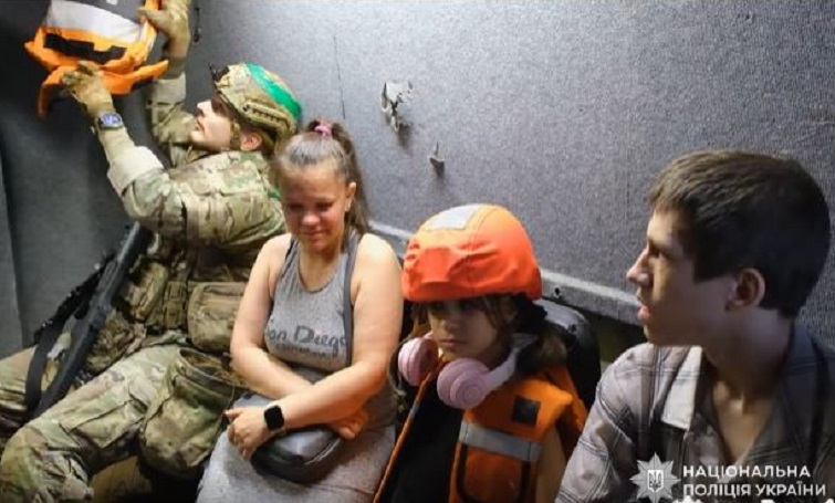 Родина з двома дітьми вдруге тікає від війни — цього разу з Краматорська