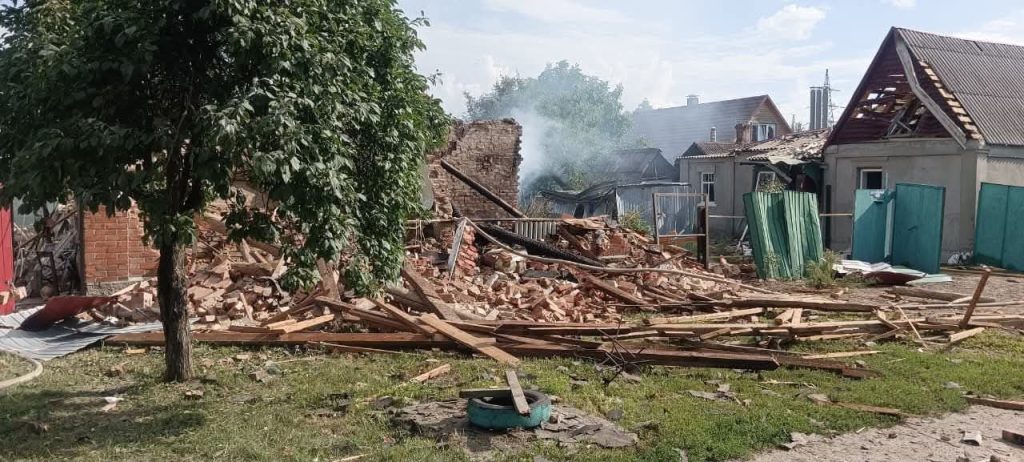 У Слов’янську через подвійний ворожий удар зруйновано приватний будинок та пошкоджено промзону