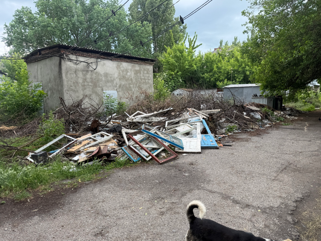 Купи старих вікон та занедбані двори: з якими реаліями стикаються слов’янці на вулицях міста
