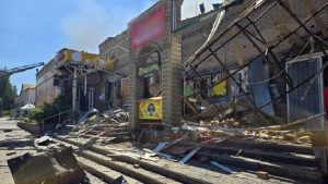 Попри страшні обстріли у Дружківці досі залишаються люди (відео)