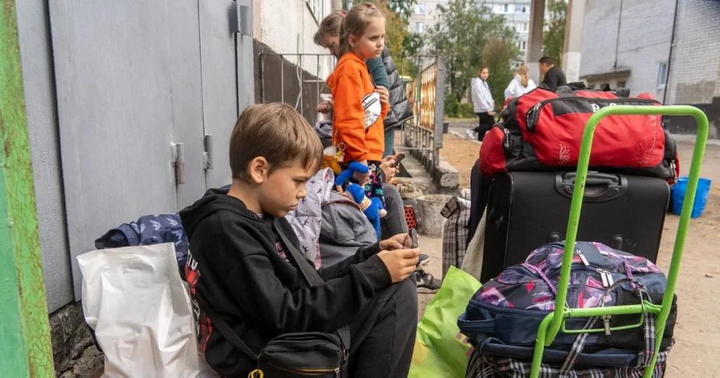 У зоні активних бойових дій на Донеччині залишаються 14,8 тисячі цивільних, найбільше — у Слов’янську