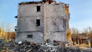 Поліцейські евакуювали маломобільну жінку з прифронтової Миколаївки