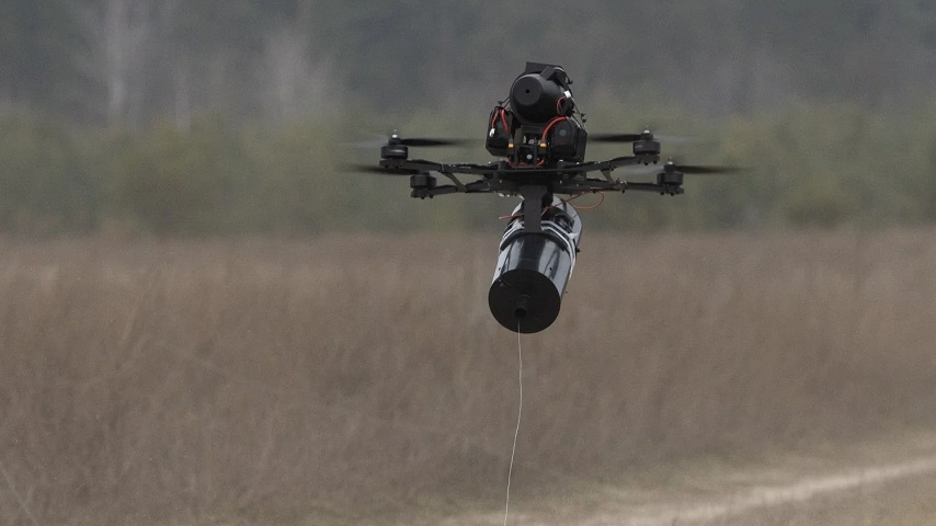 Під Миколаївкою патрульні знешкодили FPV-дрон та евакуювали дві літні пари