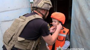 На Донеччині залишаються понад 120 тисяч цивільних, з яких 6 624 дитини