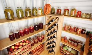 Як підготувати запас продуктів на зиму у квартирі та приватному будинку