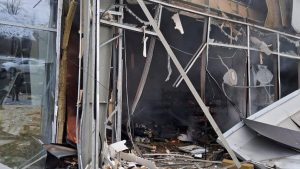 У центрі Краматорська безпілотник вдарив поряд з магазином, поранено людину