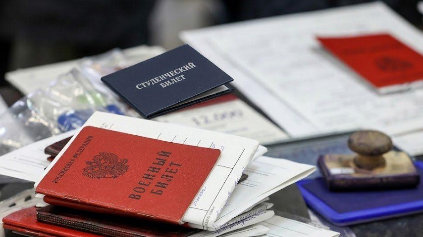 Окупанти змушують студентів на ТОТ підписувати контракти з армією рф