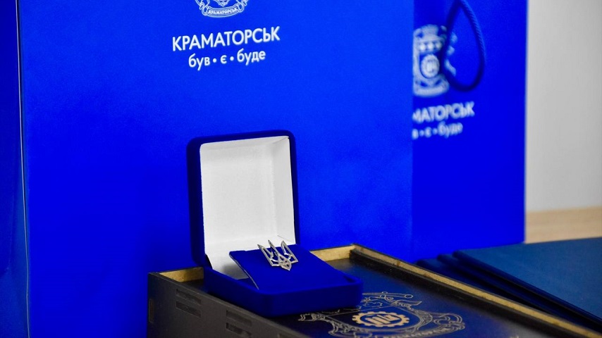 Десять років на варті порядку та безпеки: у Краматорську привітали патрульних поліцейських із ювілеєм