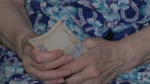 Жителі Слов’янської громади старше 95 років можуть отримати грошову допомогу