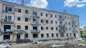 Росіяни вчора скинули авіабомби на Слов’янськ та атакували дроном вантажівку – семеро людей поранено