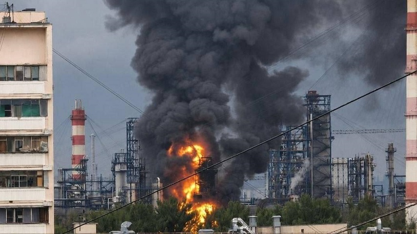Московський НПЗ, склади та пункти управління на Донеччині потрапили під удар ЗСУ (відео)