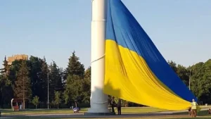 Головний прапор Донеччини продовжує майоріти над Краматорськом (Відео)