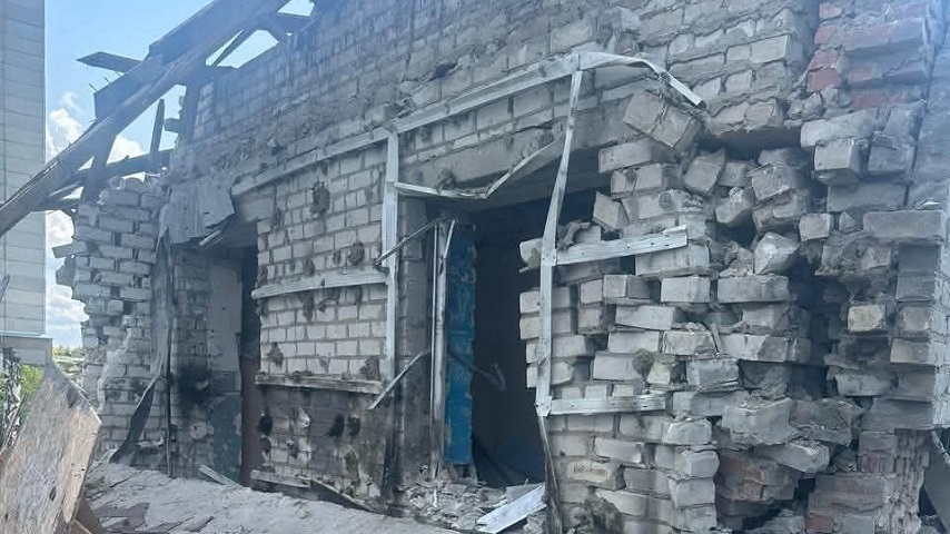 Нічний удар по Слов’янську: ФАБ-500 знищив ангари підприємства та травмував цивільного
