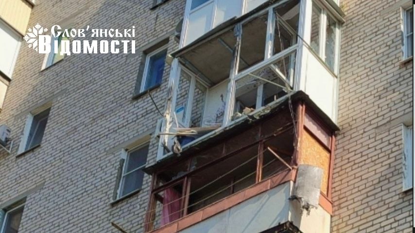 У Слов’янську дрон влучив у балкон багатоповерхівки