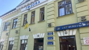 Росія завдала удару по вокзалу в Лозовій: є жертви