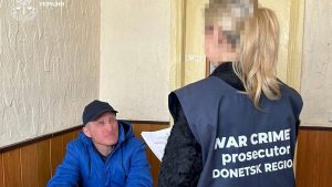 Росіянин понад два місяці ґвалтував полонену жінку на Донеччині