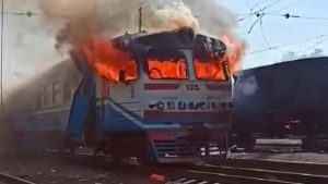 Ворожі дрони поцілили в пасажирські поїзди на Харківщині та Одещині
