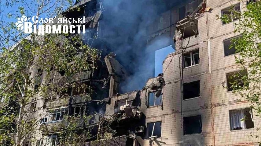 Зруйнований під’їзд, заблокована дорога й можливі жертви — про що розповіли мешканці Хіміку після обстрілу
