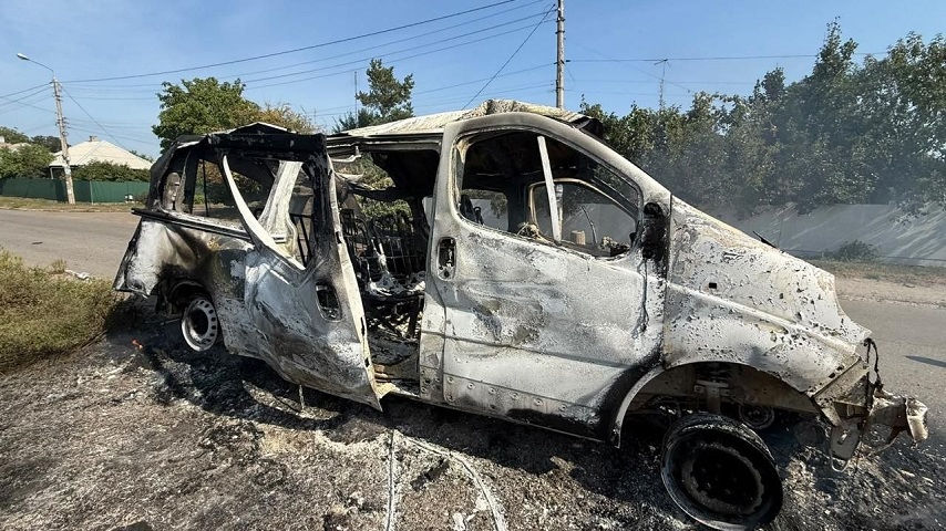 У центрі Краматорська ворог розстріляв дроном авто та поцілив бомбою по будинку – є загиблі (фото)