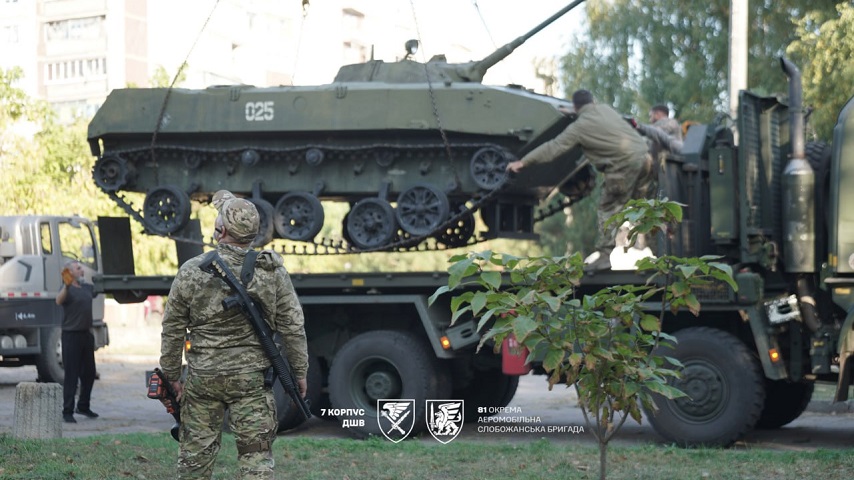 З Краматорська евакуювали легендарний пам’ятник десантникам