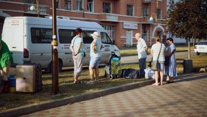 Зміна логістики, небезпечні райони та пошук прихистку: як “Янголи Спасіння” евакуюють людей зі Слов’янська та Краматорська