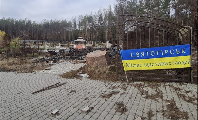 Шлях до Святогірська відрізаний: мешканців закликають негайно евакуюватися