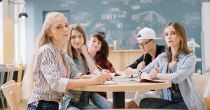 Зміна статусу шкіл не завадить випускникам: ВР ухвалила важливе рішення для учнів 10–11 класів
