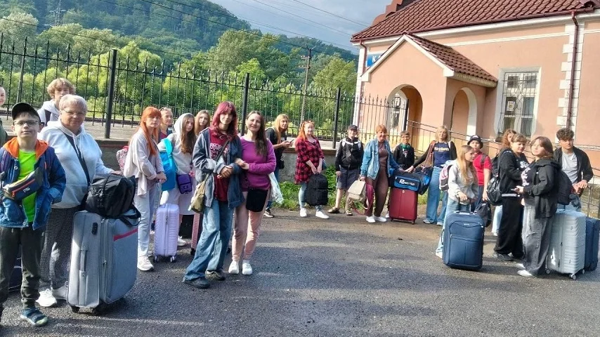 670 дітей Донеччини вирушили на оздоровлення до Закарпаття 670 дітей Донеччини вирушили на оздоровлення до Закарпаття